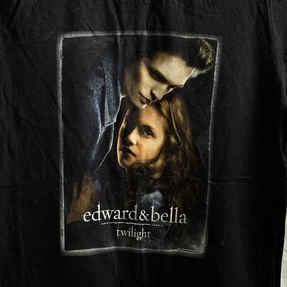 Collectible Twilight Edward & Bella Tee Size: Large - Picture 3 of 7